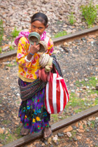 San Rafael / Shy Rarámuri Indians sell baskets to passengers as the train slows down in San Rafael