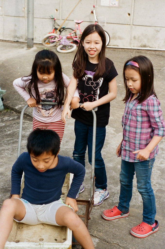Lucas, Alicia, Maria and Gabriella (Kodak Portra 800)